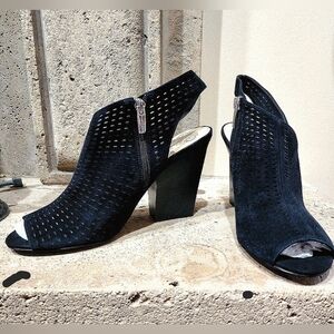 Like New Vince Camuto Kallija Slingback Open Toe Shooties Side 9.5